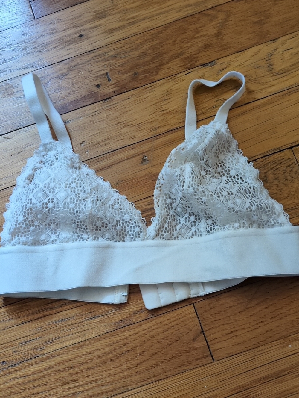 Lively Lace Triangle Bralette - White